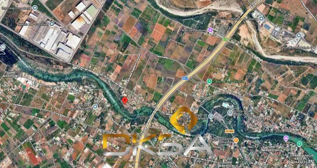 A la venta amplio terreno rústico a un paso del Río Mijares,