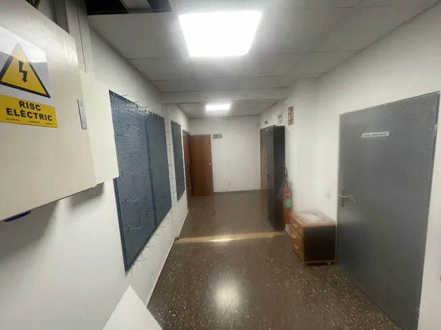 LOCAL COMERCIAL A ROQUETES DE 195m2 — 18