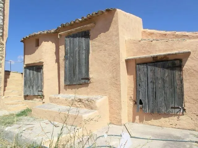 Finca de aprox 67 hectàreas. Con dos casas principales para reformar — 5