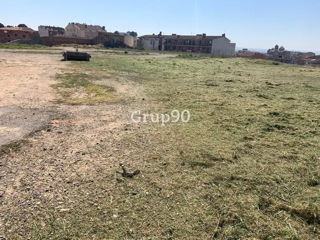 Solar en alcarras para edificar. — 16