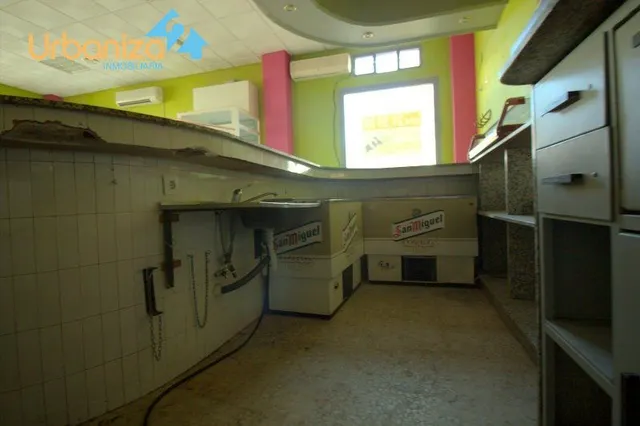 Excelente local comercial en San Roque HACIENDO ESQUINA — 14