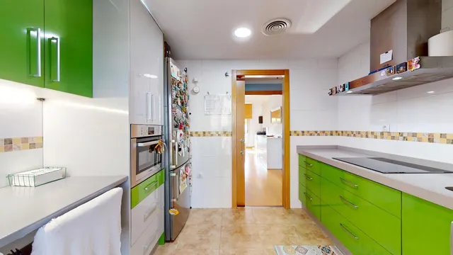 PISO DE RECIENTE CONSTRUCCIÓN CON AMPLIA TERRAZA, PISCINA, GARAJE Y TRASTERO — 32