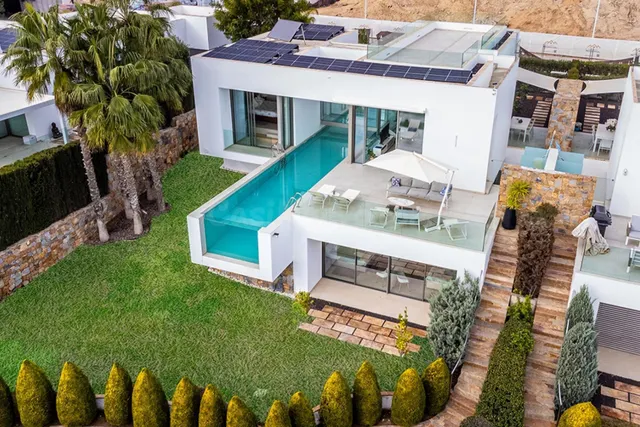 GRAN VILLA EN ORIHUELA COSTA, 4 HAB, 2 BAÑOS — 4