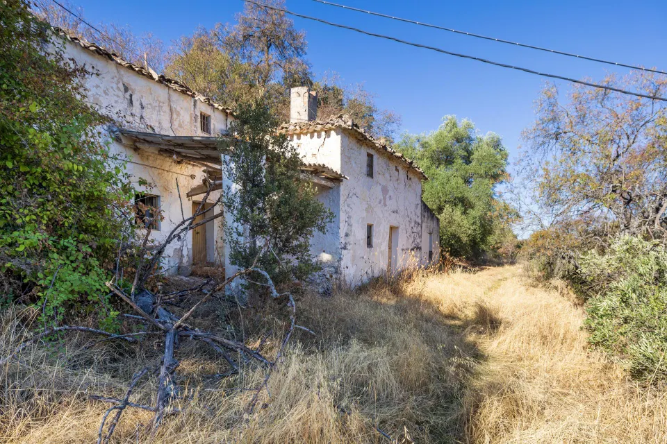 En uno de los pueblos más bonitos de España, finca ideal para rehabilitar y usar como alojamiento turístico