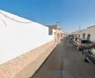 VIVIENDA UNIFAMILIAR ADOSADA OCUPADA POR PERSONA SIN JUSTO T