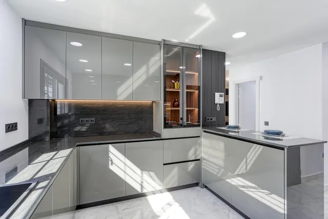 Villa independiente renovada, cerca a Mijas, con piscina privada y 5 dormitorios — 25