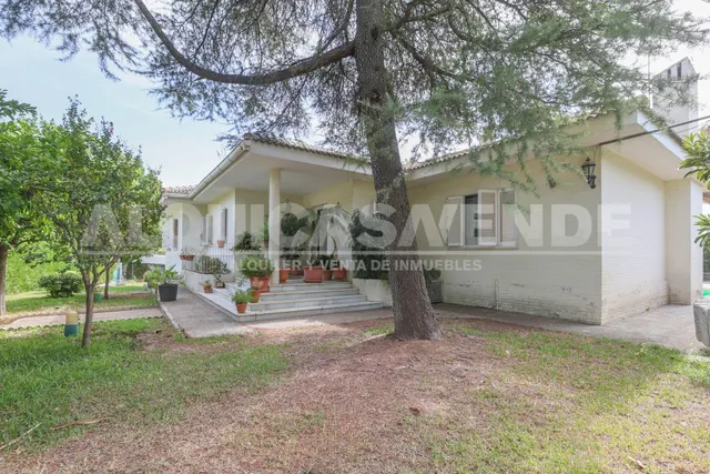 Exclusiva villa de lujo en Simón Verde: 1.150 m2 de parcela privada, gran piscina y bodega, a un paso de Sevilla. — 6