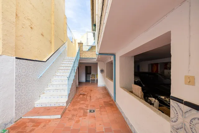 CASA EN PLENO CENTRO DE ARMILLA — 34