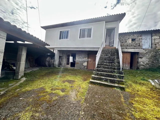 Casa INDEPDENDIENTE, finca de 1.500 m2. CELANOVA.