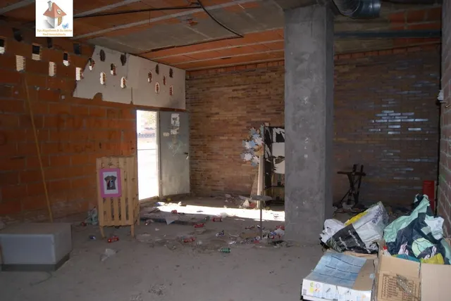 ALQUILER LOCAL COMERCIAL EN ESQUINA EN FASE II — 6