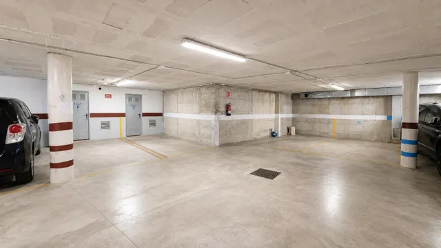 Plaza de aparcamiento en Foners: cómoda, segura y bien ubicada — 3