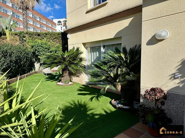 FANTÁSTICA CASA ADOSADA CON PISCINA, JARDÍN Y PARKING - foto 3