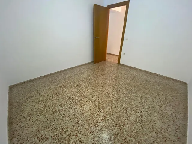 ¡AMPLIO PISO EN UNA ZONA TRANQUILA DE ALCANAR! — 39