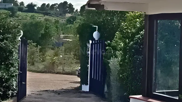 Dos viviendas, privacidad y gran potencial en Godelleta: un  - foto 2
