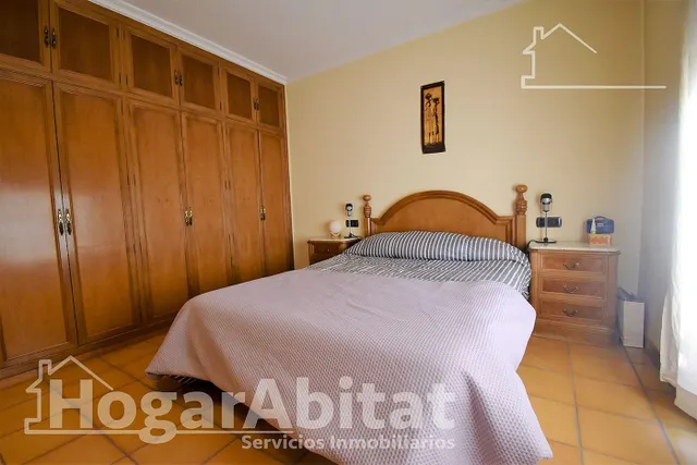 Amplia casa con terraza y balcón — 20