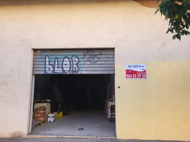LOCAL AMPLIO CON FACHADA Y EN BUENA ZONA — 5