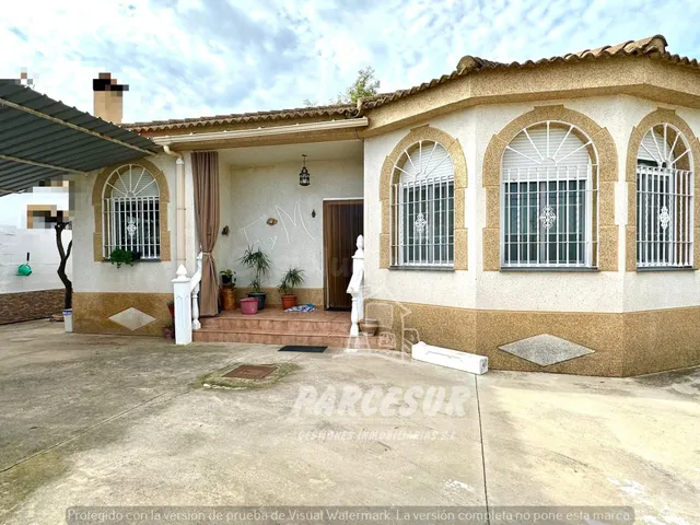 ZONA MAJANEQUE BUENA ubicación- Parcela de 1.100m con casa d