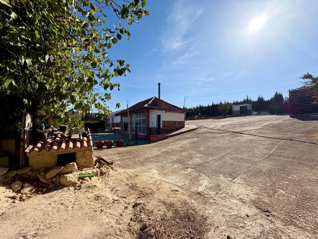 Finca en Mollina con casa, piscina, pista de tenis y 7.000 m2 de olivar. — 25