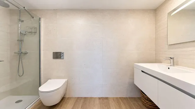 Piso de 3 habitaciones con vistas al mar y piscina junto a la Marina de Valencia — 8