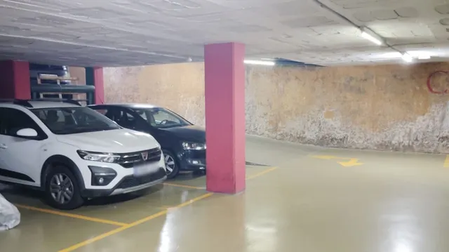 Parking 8m² en alquiler - Casc Antic — 11