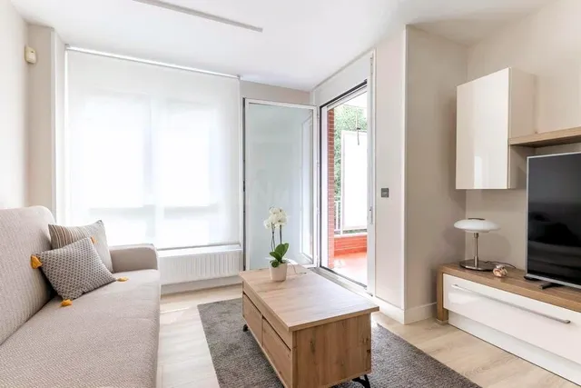 Se alquila Precioso Apartamento con Garaje directo en Zona L - foto 5