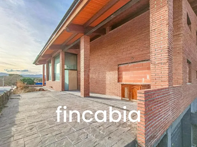 Casa unifamiliar aislada con piscina en venta en Sils: 459 m - foto 4