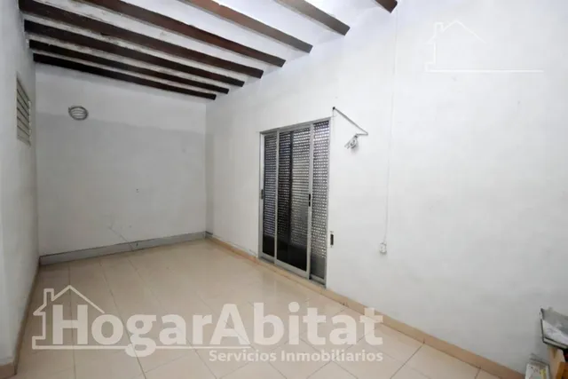 Extraordinaria finca con local comercial y múltiples posibilidades de reconversión a reformar en pleno centro — 12
