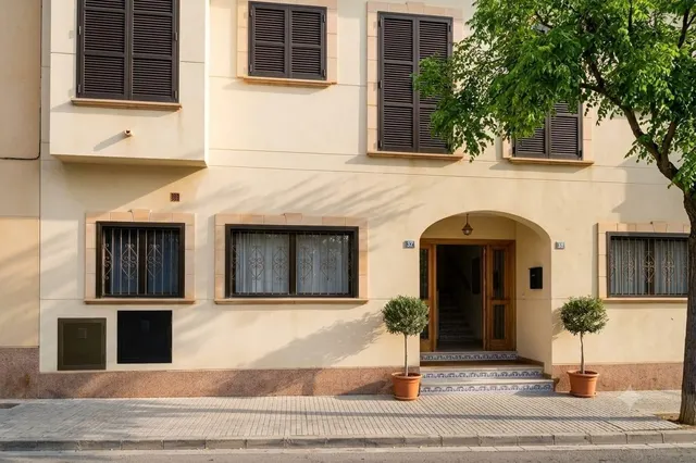 ADOSADO EN ZONA AMANECER AMUEBLADO Y EQUIPADO PRECIO NEGOCIABLE — 26
