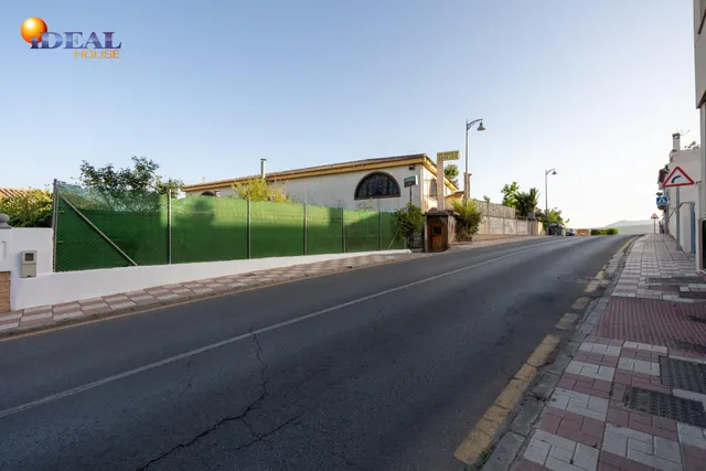 Terreno urbanizable, actualmente hay un restaurante. — 49