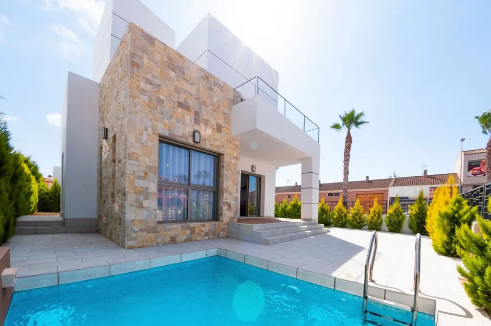 VILLA DE OBRA NUEVA EN LOS ALCAZARES