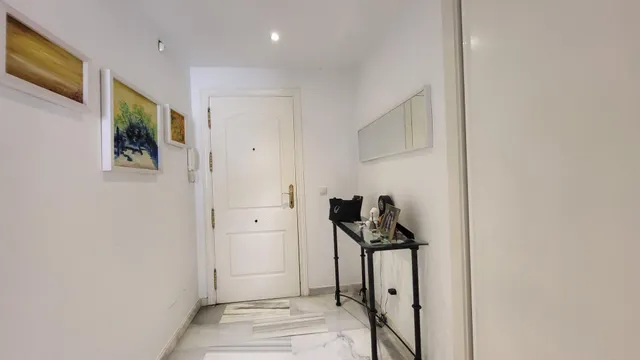 Piso en el centro de San Pedro Alcantara de 2 habitaciones y 2 baños, REFORMADO Y CON GARAJE — 34