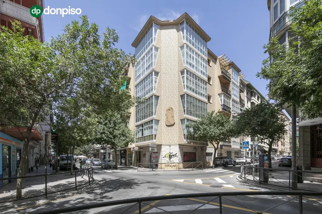 EXCLUSIVO PISO DE 253 m2 EN GRANADA CENTRO – 2.800 €/MES DE RENTABILIDAD — 13
