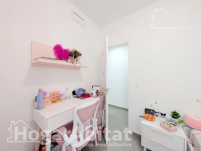 ¡Precioso Chalet! Seminuevo, amplio y luminoso, con piscina privada, garaje y jardín — 24