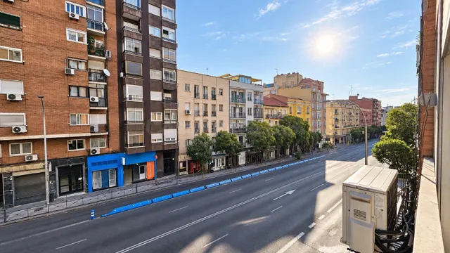 ¡INVERSORES! VENTA DE DOS PISOS UNIDOS A REFORMAR DE 3 DORMITORIOS Y 2 BAÑOS CADA UNO MUY CERCA DEL RETIRO — 2
