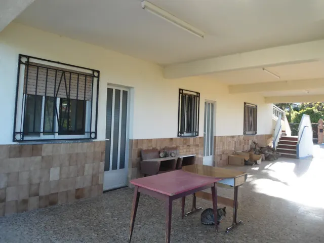 MAGÑIFICO CHALET EN BENAFER, EN EL CENTRO DEL PUEBLO. — 2