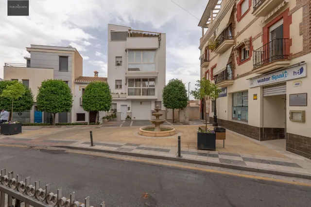 SE VENDE CASA CON UNA PARCELA DE 518 m2 (EN EL CENTRO DE LOS OGÍJARES). — 43