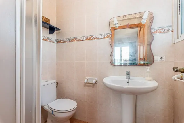 CHALET EN PRIMERA LINEA EN PLAYA GUARDAMAR 6 HABS — 36