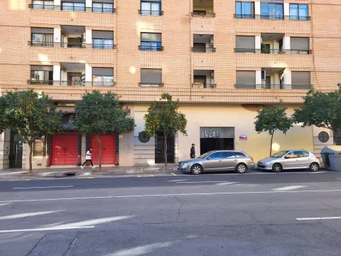 LOCAL AMPLIO CON FACHADA Y EN BUENA ZONA
