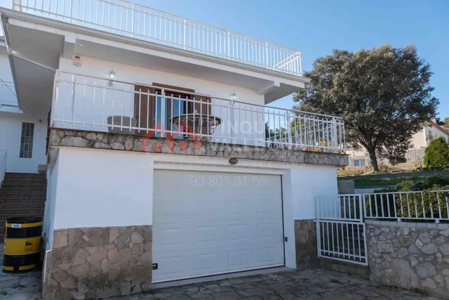 ESPECTACULAR CASA DE 268 m2 TODA EXTERIOR, CON GARAGE PARA 4 - foto 3