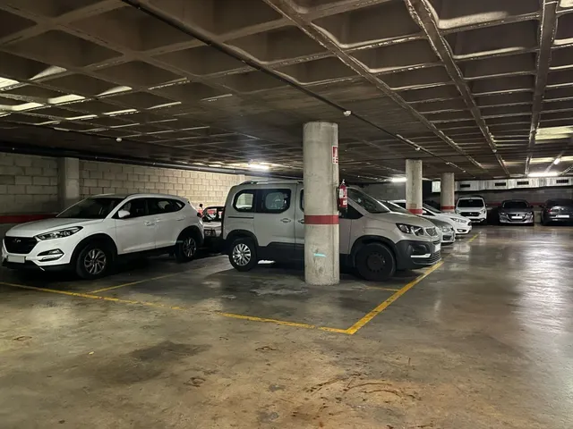 Plaza de parking en venta en Hospitalet — 2