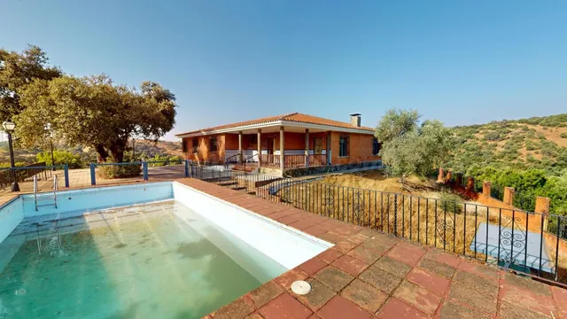 ¡¡ FINCA RUSTICA EN EL PARAISO ARENAL, DE MAS DE 70 HECTAREAS, CASA DE GUARDAS Y NAVE AGRICOLA !! — 2
