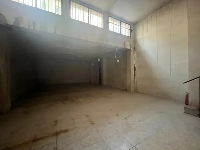 Local en Igualada con 350 m2 por 150.000 Euros. — 4