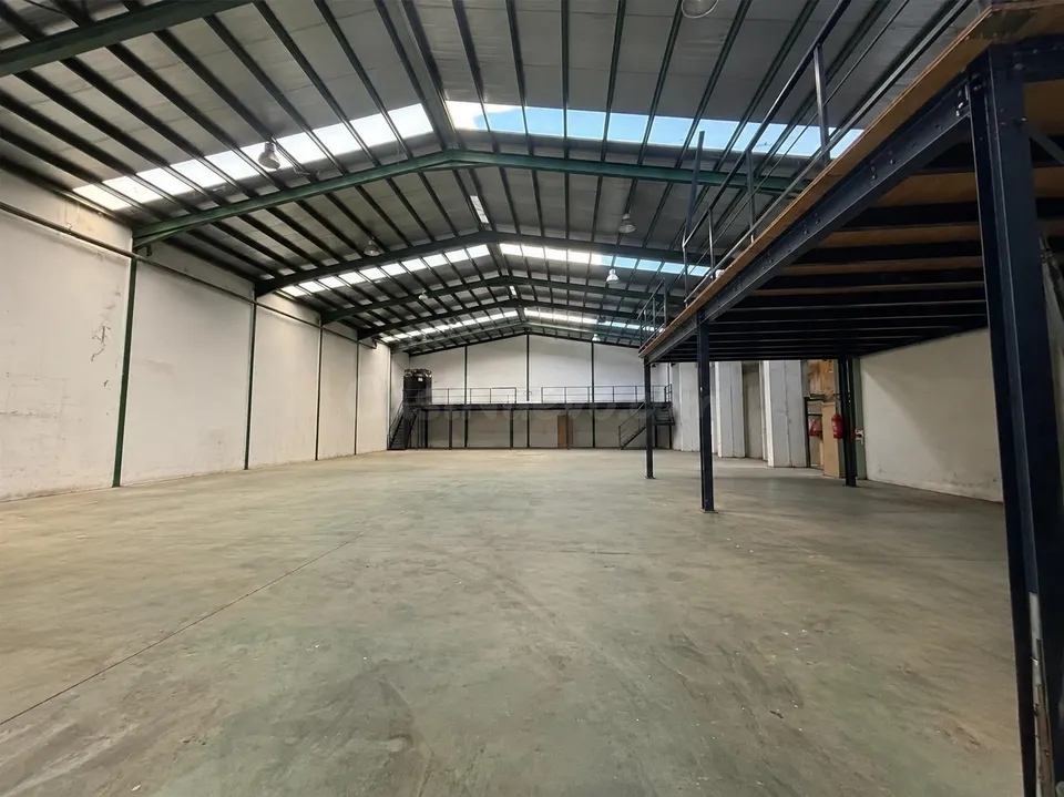 SE VENDE O SE ALQUILA NAVE DE 2300M EN ASPE (ALICANTE) ZONA TERCIARIA