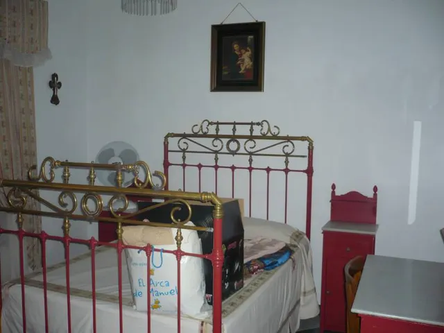 CASA DE PUEBLO EN PARQUE NATURAL — 28