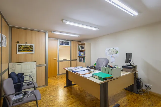 LOCAL OFICINAS FRENTE A EDETANIA — 28