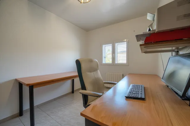 Chalet independiente en parcela esquinera de 515 m2 con gran garaje en Maravisa — 31