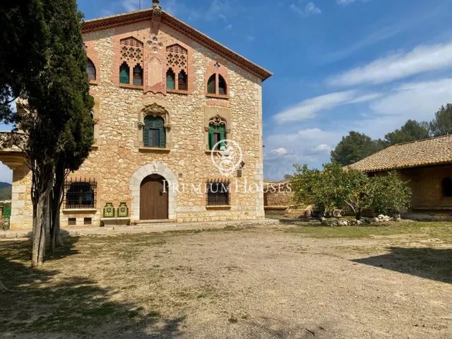 Masía historica con 16 ha de terreno a la venta en Sant Pere - foto 3