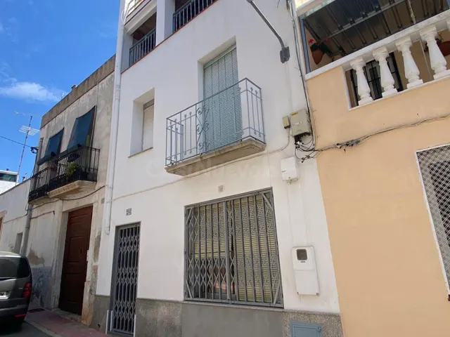 ¡AMPLIA VIVIENDA CON TERRAZA EN LA ZONA ALTA DE LA POBLACIÓN! — 3