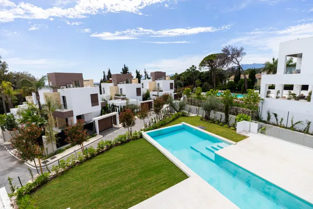DOS ESPECTACULARES VILLAS RECIÉN TERMINADAS EN EL CENTRO DE MARBELLA — 25
