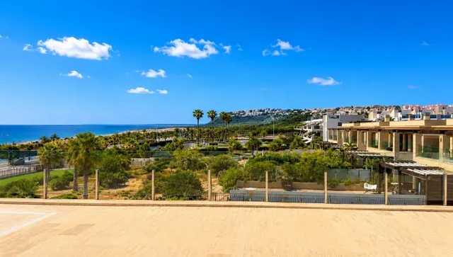 Espectacular Apartamento en Los Arenales del Sol con Vistas al Mar — 11